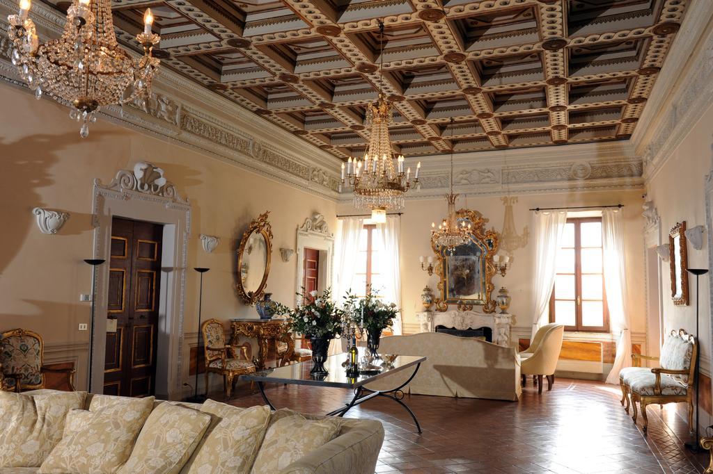 Castello Costaguti Hotel Roccalvecce Buitenkant foto