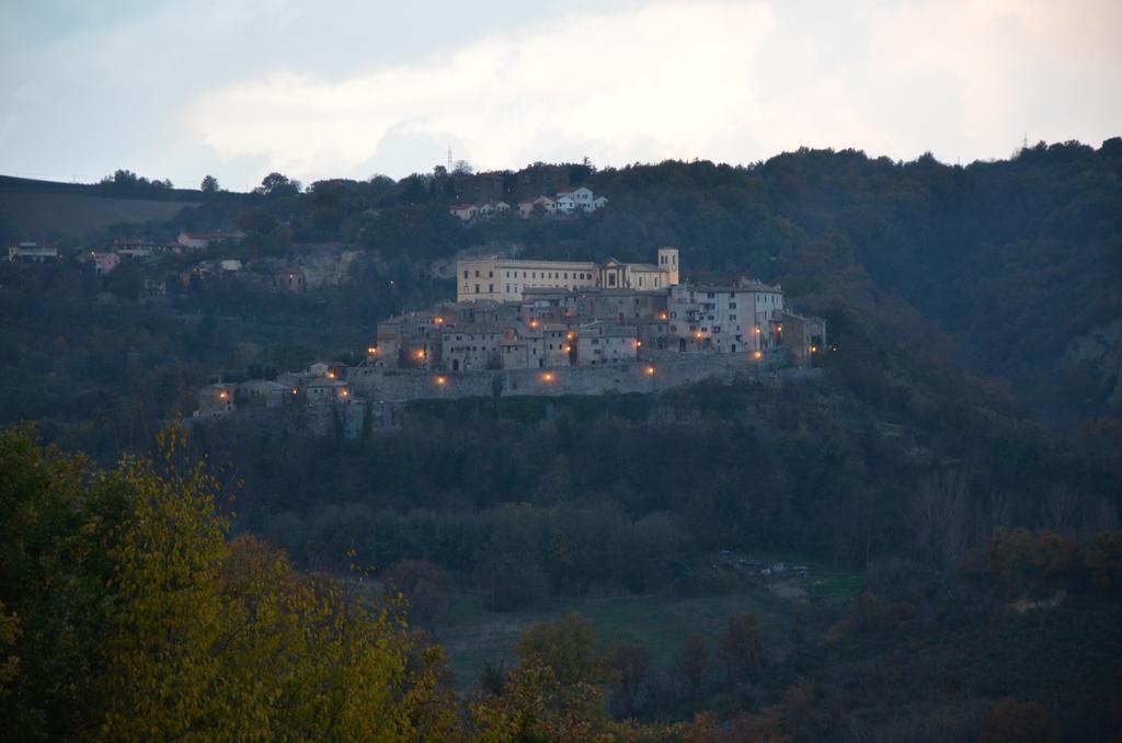 Castello Costaguti Hotel Roccalvecce Buitenkant foto